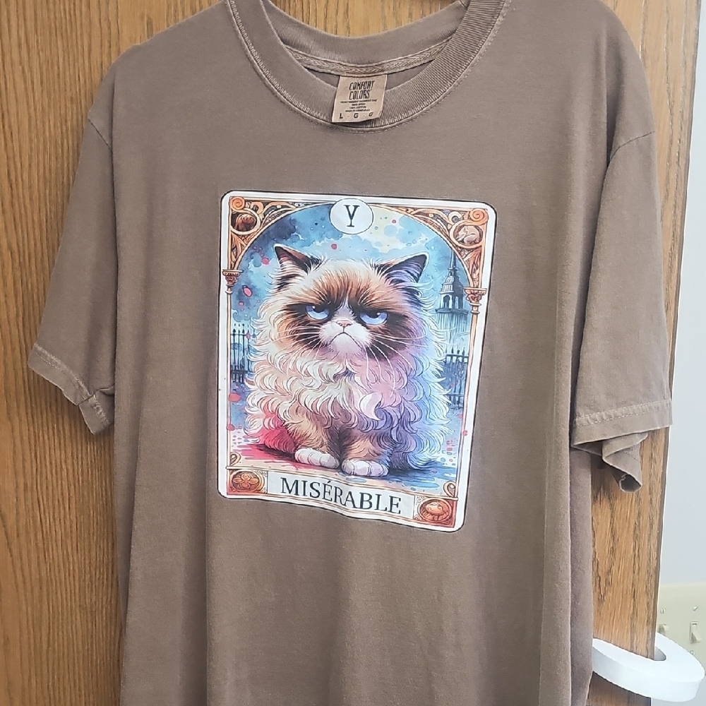 Comfort Colors Brown Short Sleeve Tee with Artistic Cat Design